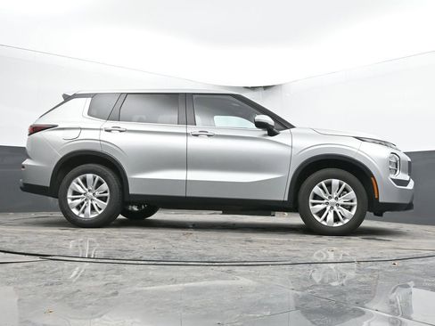 Used 2025 Mitsubishi Outlander ES image 49