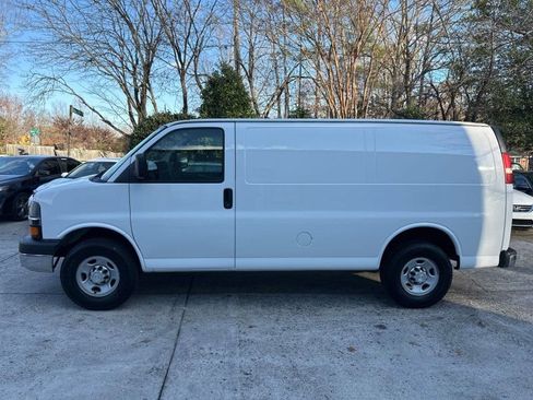 Used 2015 Chevrolet Express 3500 image 2