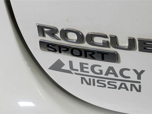Used 2018 Nissan Rogue Sport S image 17