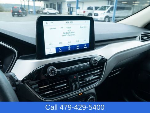 Used 2020 Ford Escape SE image 19