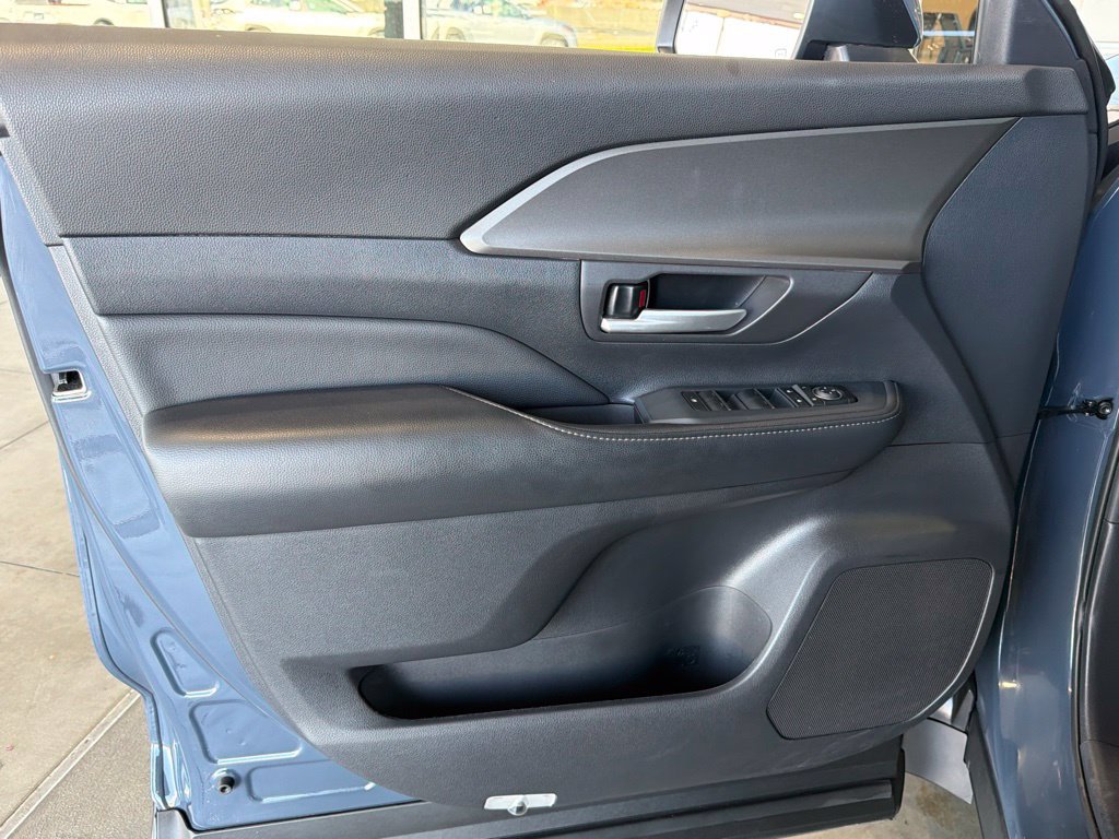 Certified 2025 Toyota Grand Highlander FWD image 18
