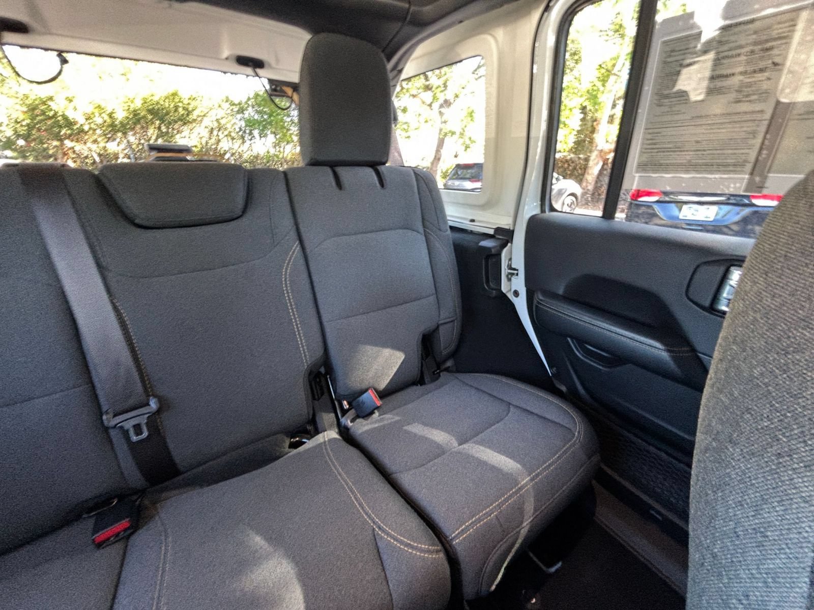 Used 2025 Jeep Wrangler Unlimited Sahara AWD/4WD image 37