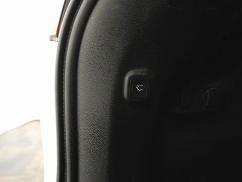 Used 2019 Jeep Cherokee Limited image 6