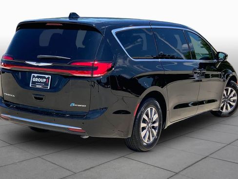 Used 2025 Chrysler Pacifica Select FWD image 13