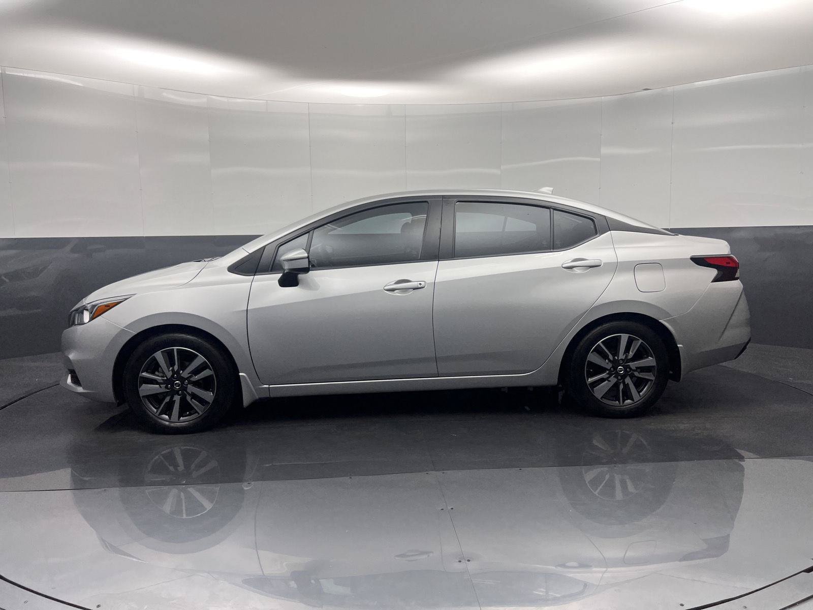 Used 2020 Nissan Versa SV FWD image 4