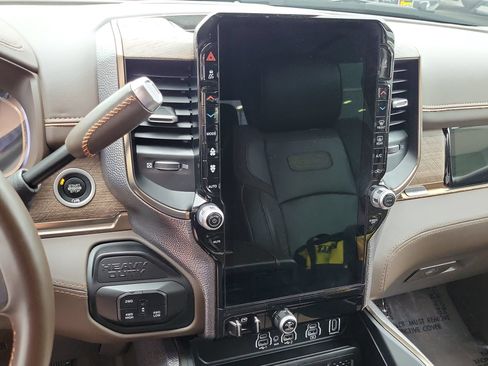 Used 2025 RAM 2500 Limited AWD/4WD image 13