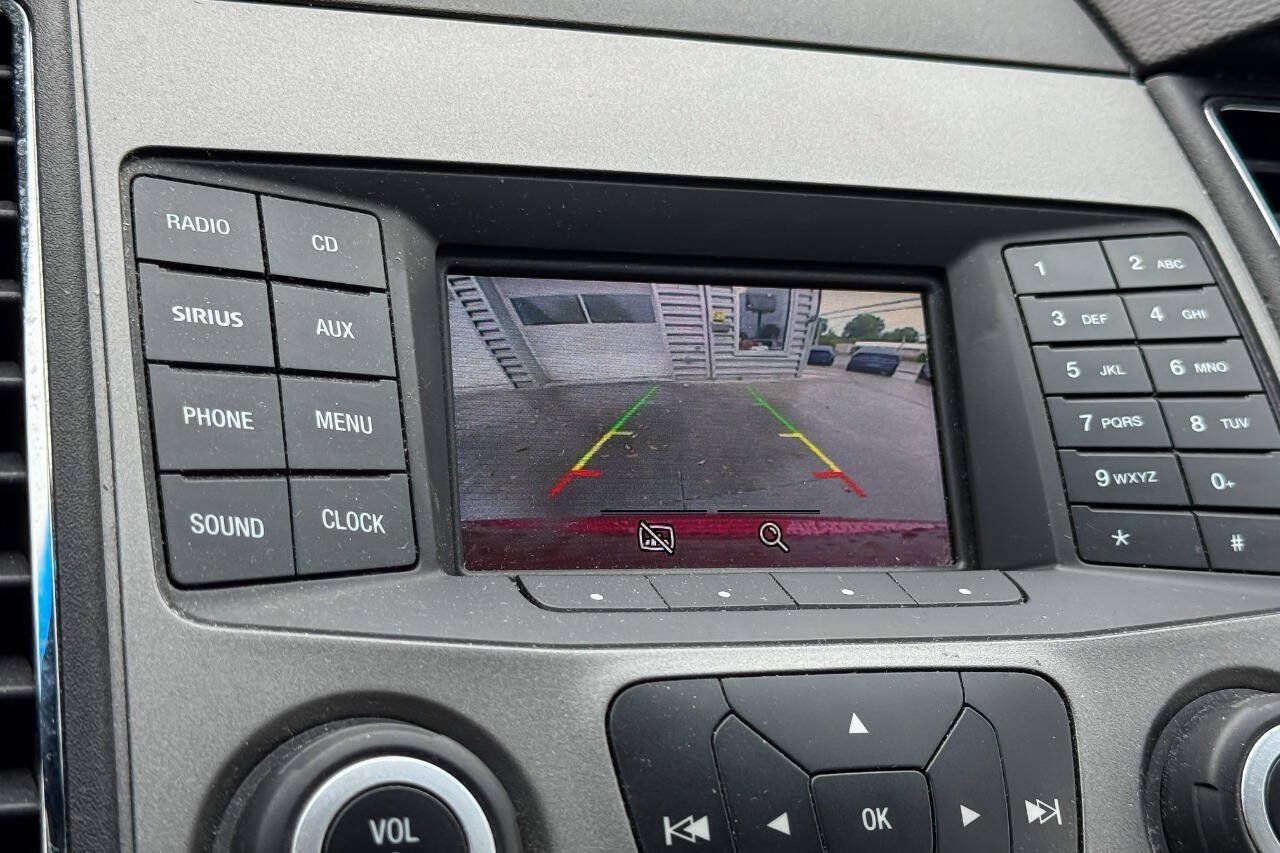 Used 2016 Ford Taurus SEL FWD image 25
