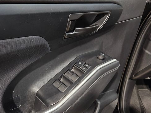 Used 2021 Toyota Highlander L FWD image 21