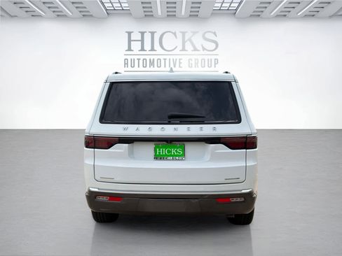 Used 2022 Jeep Wagoneer Series II AWD/4WD image 6