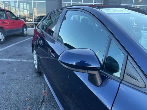 Used 2021 Toyota Corolla LE image 6