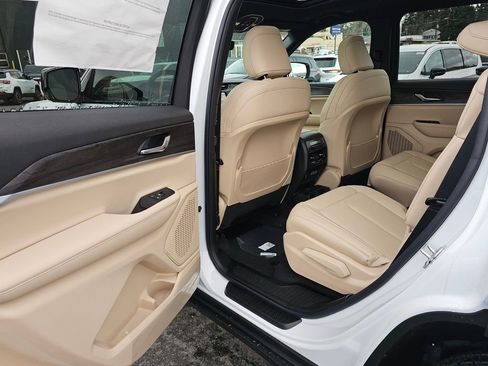 New 2025 Jeep Grand Cherokee L Limited image 14