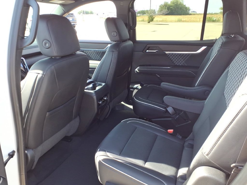 Used 2024 GMC Acadia Denali FWD image 6