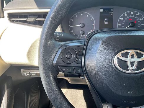 Used 2025 Toyota Corolla LE image 23