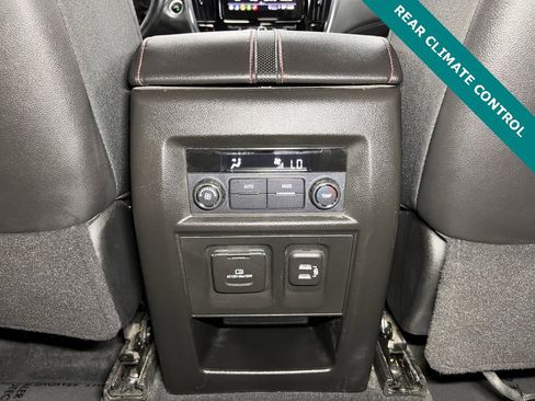 Used 2023 Chevrolet Traverse RS image 19