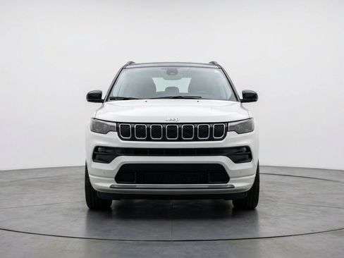 Used 2025 Jeep Compass Limited AWD/4WD image 2