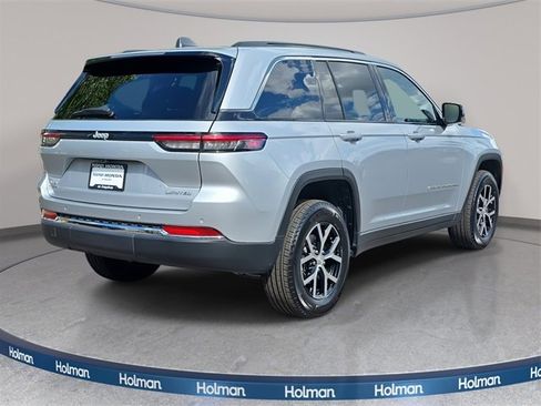 Used 2024 Jeep Grand Cherokee Limited image 7