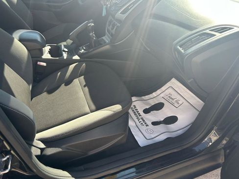 Used 2013 Ford Focus SE w/ SE Winter Pkg FWD image 12