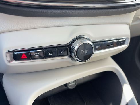 Certified 2023 Volvo XC40 B5 Plus w/ Climate Package image 17