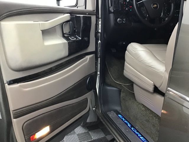 Used 2023 Chevrolet Express 2500 RWD image 16