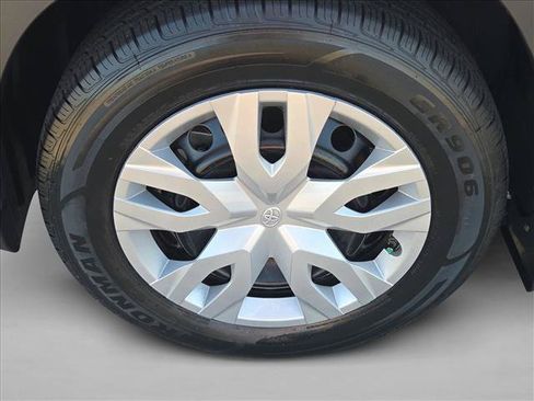 Used 2022 Toyota Corolla Cross L AWD/4WD image 23
