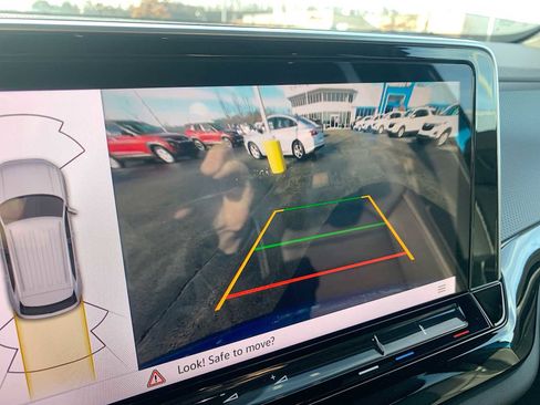 Used 2024 Volkswagen Atlas Cross Sport SEL image 15