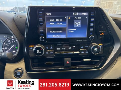 Used 2022 Toyota Highlander XLE image 19