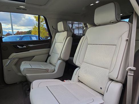 Used 2021 GMC Yukon Denali w/ Denali Ultimate Package image 11