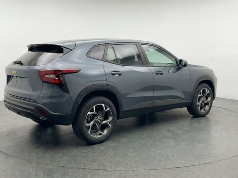 Used 2025 Chevrolet Trax LT FWD image 9