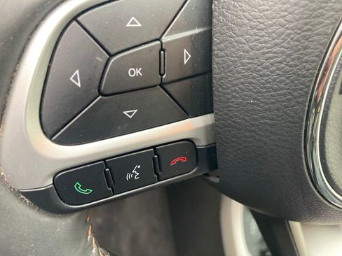Used 2019 Jeep Compass Latitude AWD/4WD image 36