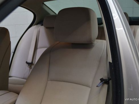 Used 2011 BMW 528i Sedan image 13