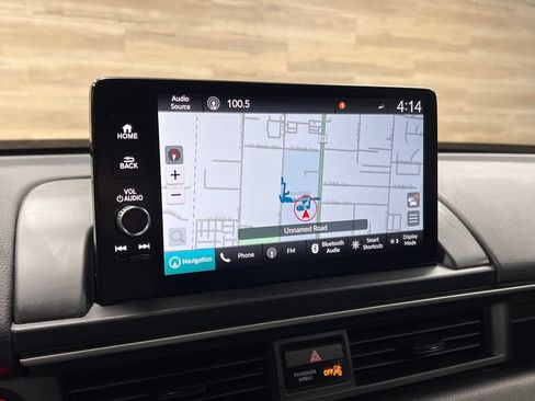 Used 2025 Honda Pilot Touring image 11