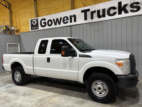 Used 2014 Ford F250 XL w/ Power Equipment Group AWD/4WD image 3