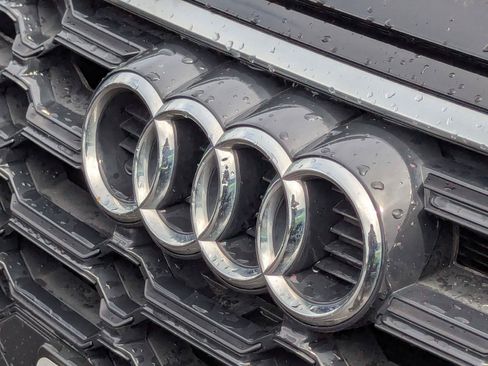 Used 2023 Audi Q5 e Premium w/ Convenience Package AWD/4WD image 11