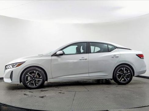 Used 2025 Nissan Sentra SV image 3