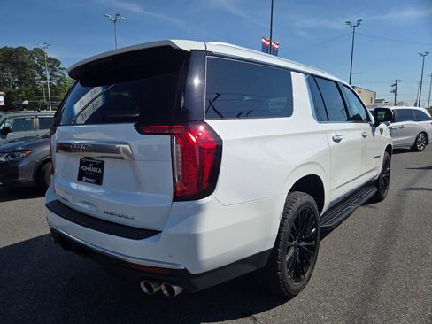 Used 2023 GMC Yukon XL Denali AWD/4WD image 5