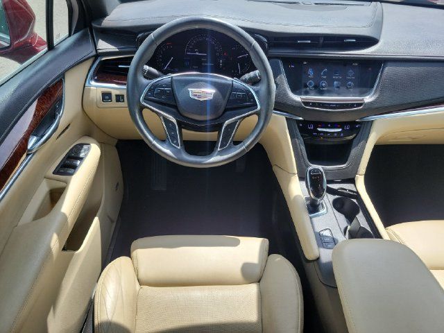 Used 2017 Cadillac XT5 Luxury w/ Driver Awareness Package AWD/4WD image 11