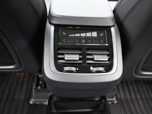 Used 2023 Volvo XC90 B6 Plus AWD/4WD image 16