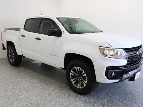 Used 2021 Chevrolet Colorado Z71 w/ Safety Package AWD/4WD image 4