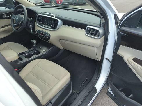 Used 2019 Kia Sorento FWD V6 image 35