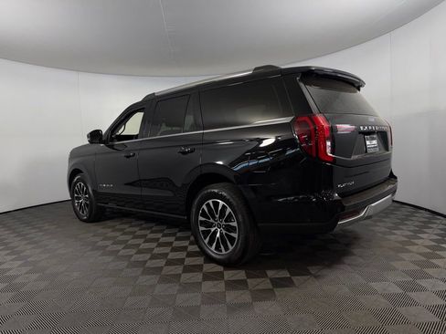 Used 2025 Ford Expedition Platinum image 9