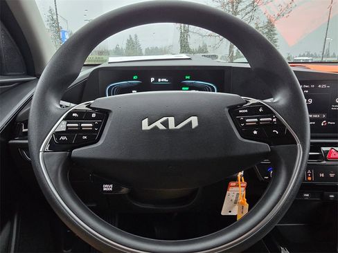 Used 2024 Kia Niro LX image 15