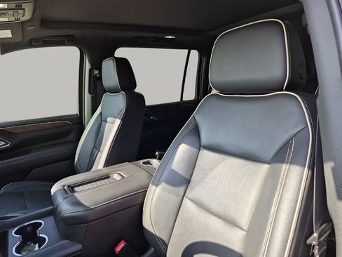 Used 2021 Chevrolet Suburban Premier w/ Premium Package image 31