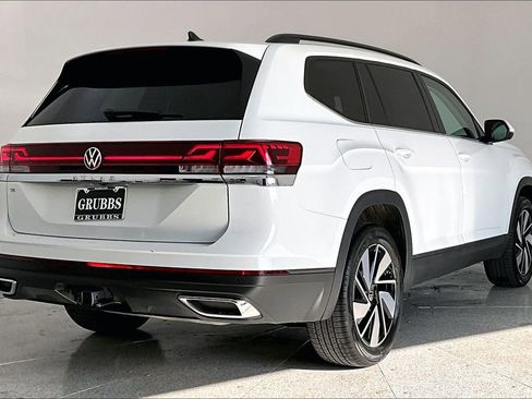 Used 2025 Volkswagen Atlas SE image 15