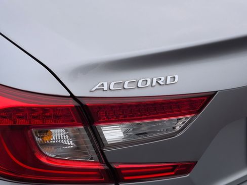 Used 2019 Honda Accord EX image 32