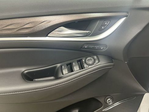 Used 2023 Buick Enclave Avenir image 22