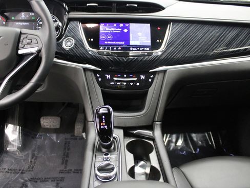 Used 2024 Cadillac XT6 Premium Luxury w/ LPO, Floor Liner Package image 28