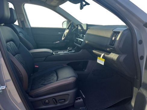 New 2026 Nissan Pathfinder Platinum image 29