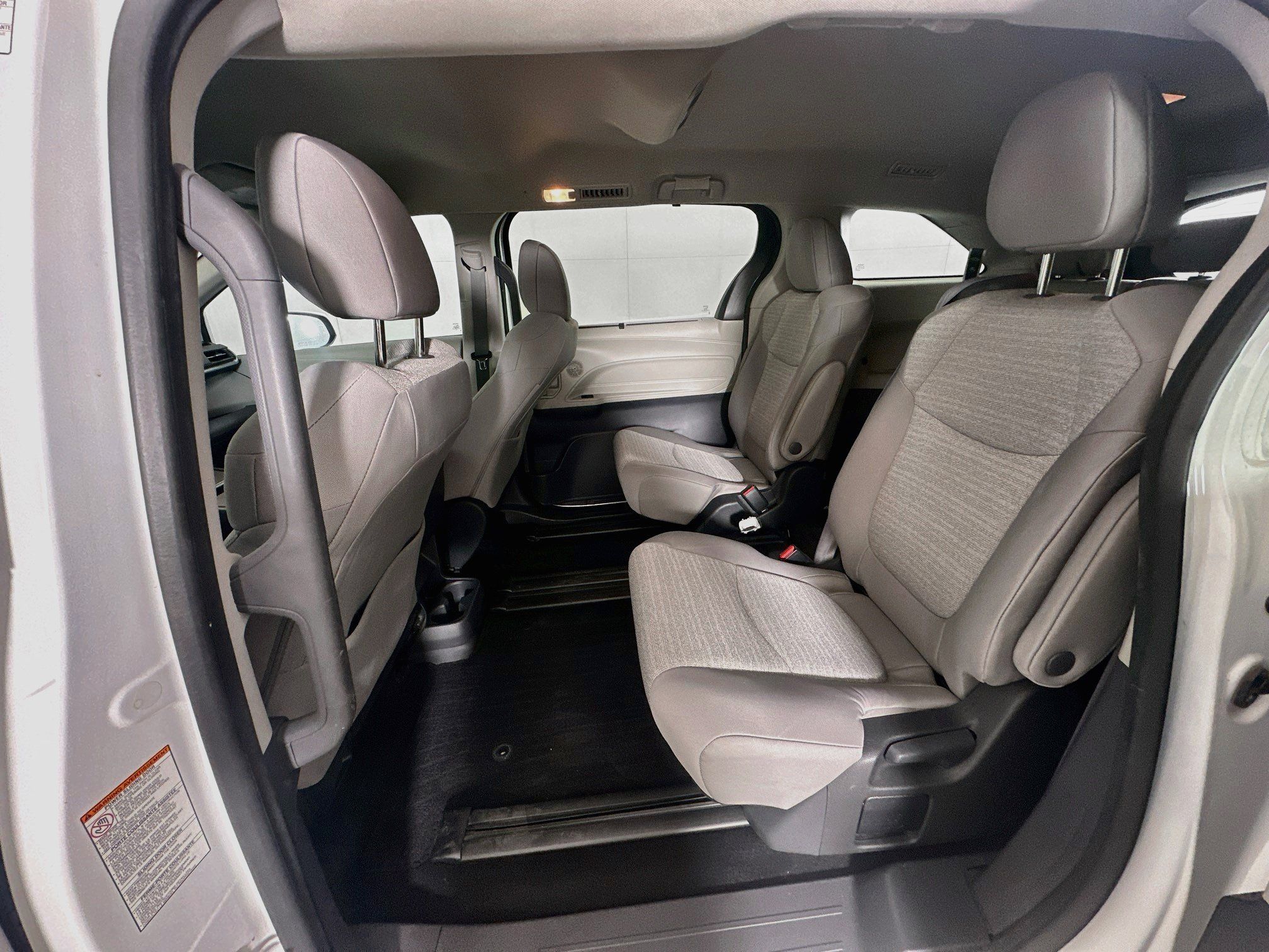 Used 2024 Toyota Sienna LE FWD image 28