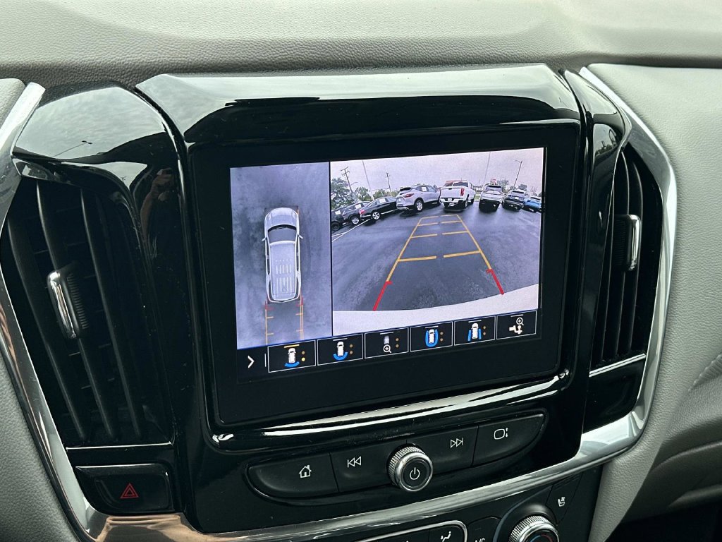 Used 2021 Chevrolet Traverse Premier FWD image 32