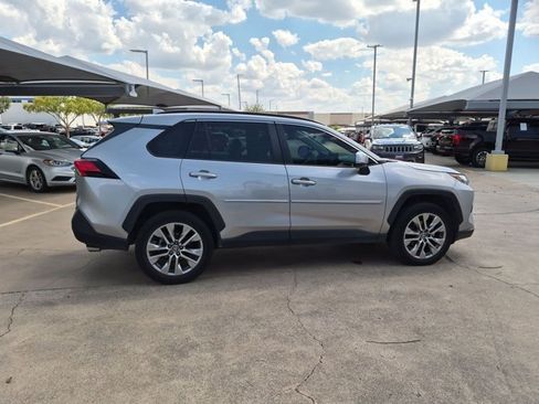Used 2022 Toyota RAV4 XLE Premium AWD/4WD image 4
